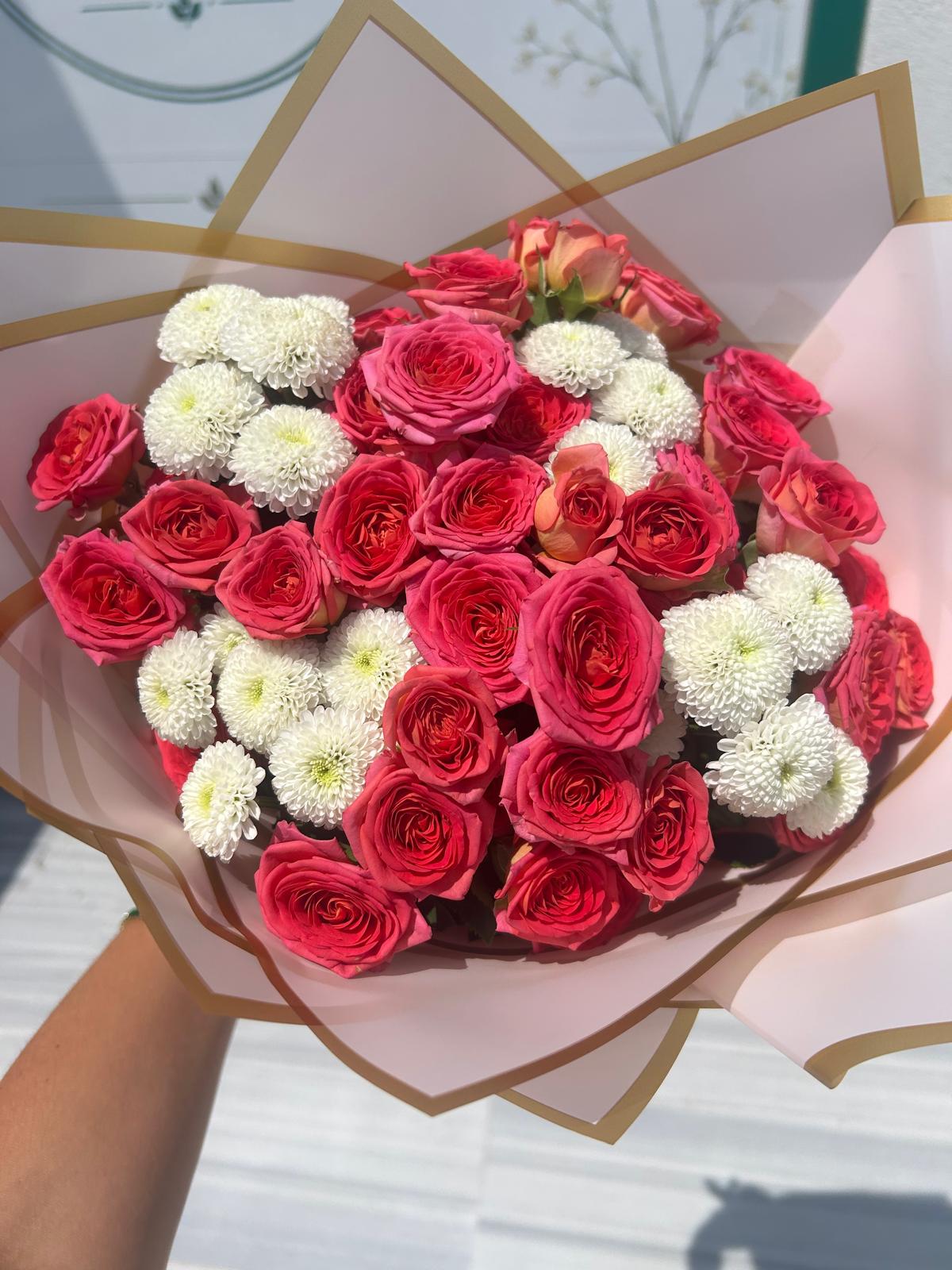 Pembe çardak güller mevsim buketi